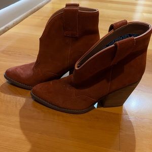 Rust orange size 8.5 cowboy style booties